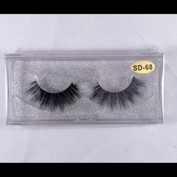 ONE PAIR OF 3D LASHES W/GLITTER CASES - Picture 2 of 2
